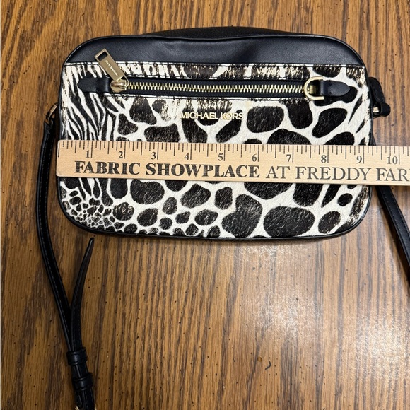 Michael Kors Haircalf Animal Print Crossbody Bag & Matching Card Holder Set - Picture 7 of 10